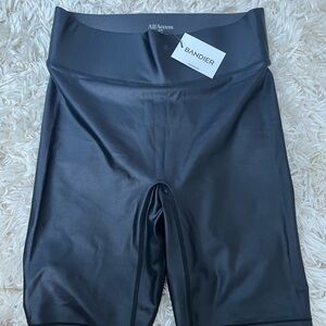 CENTER STAGE 9" BIKER SHORT
BLACK SHINE 🖤